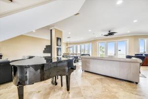 Istumisnurk majutusasutuses 29 Singleton Beach Place- Luxury Oceanfront, Pool, Pool Table, Free Activities Included