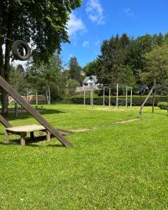 Aed väljaspool majutusasutust Camping la Roche