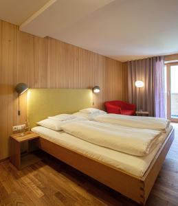 Postel nebo postele na pokoji v ubytování Biohotel Schwanen