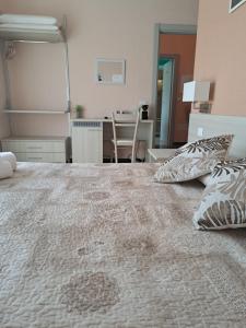 Postel nebo postele na pokoji v ubytování La terrazza del Sole Guest House