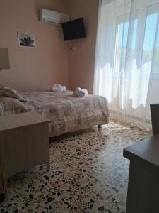 Postel nebo postele na pokoji v ubytování La terrazza del Sole Guest House