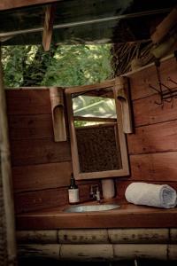 a bathroom with a mirror and a sink in a cabin at Haliksai - Bungalows, Glamping and Retreatcenter in Las Lomas