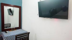 TV a/nebo společenská místnost v ubytování Transit Budget Hotel