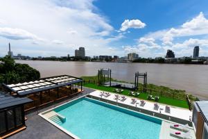 Bazén v ubytování GLOW Bangkok Riverside nebo v jeho okolí