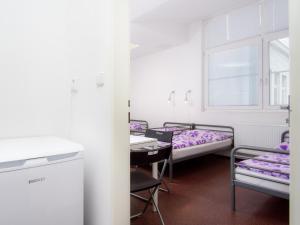 Łóżko lub łóżka w pokoju w obiekcie Hostel BOHEMIA