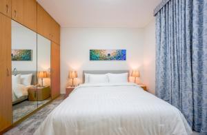 Postel nebo postele na pokoji v ubytování Al Bustan Centre & Residence