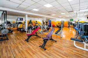 Fitness centrum a/nebo fitness zařízení v ubytování Al Bustan Centre & Residence