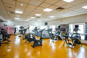 Fitness centrum a/nebo fitness zařízení v ubytování Al Bustan Centre & Residence