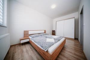 Φωτογραφία από το άλμπουμ του Air ROOMS σε Holiša