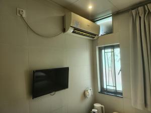 Μια τηλεόραση ή/και κέντρο ψυχαγωγίας στο 香港金門賓館 KamMun Guest House