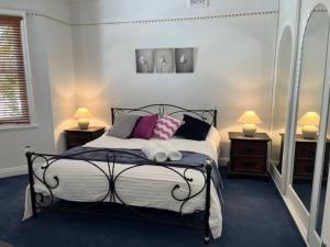 Federation Splendour for 1 to 8 guests客房内的一张或多张床位