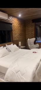 Cama ou camas em um quarto em Cactus Chalés & Cabanas em lumiar