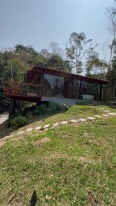 Um jardim em Cactus Chalés & Cabanas em lumiar