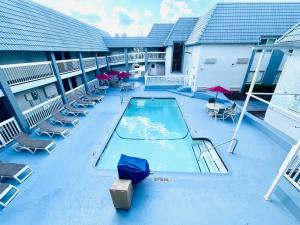Bazén v ubytování Motel 6-Duncanville, TX - Dallas nebo v jeho okolí