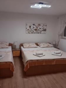 Posteľ alebo postele v izbe v ubytovaní Apartment Radalj