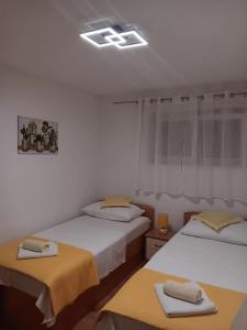 Posteľ alebo postele v izbe v ubytovaní Apartment Radalj