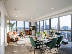 Χώρος καθιστικού στο Luxury 3BR Suite Stunning Skyline-River-View at CBD