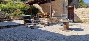 a group of chairs and a table in a yard at Chambres d'Hôtes Chez Jean in Spoy