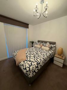 Rúm í herbergi á Dream Apartment