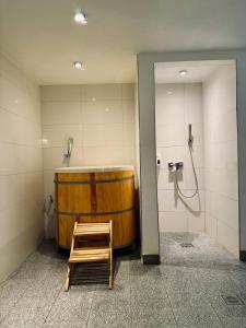 Et badeværelse på Mountain View Czarna Góra Resort + 9 billeder