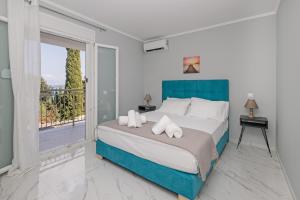 En eller flere senge i et værelse på The Iconic Sea View Cottage