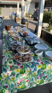 Jedlo v ubytovaní bed & breakfast alebo blízkom okolí