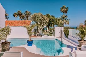 a swimming pool in a villa with palm trees at Sierra del Mar in Playa del Ingles