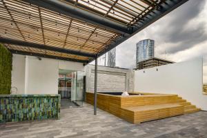 Rõdu või terrass majutusasutuses Vuestro Hotel Boutique