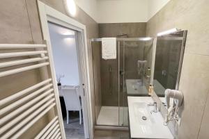 Koupelna v ubytování VILLA FENIX OSIO SOTTO 2