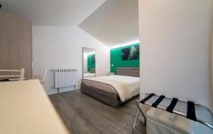 Postel nebo postele na pokoji v ubytování VILLA FENIX OSIO SOTTO 2