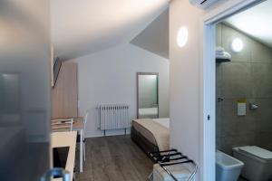 Koupelna v ubytování VILLA FENIX OSIO SOTTO 2