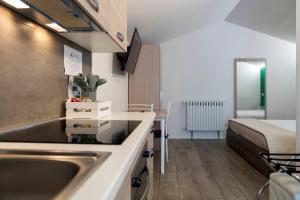 Postel nebo postele na pokoji v ubytování VILLA FENIX OSIO SOTTO 2