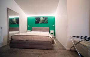 Postel nebo postele na pokoji v ubytování VILLA FENIX OSIO SOTTO 2