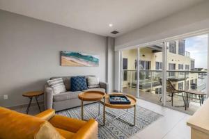 Posezení v ubytování Apartment condo with ocean and harbor views Oranjestad, Aruba