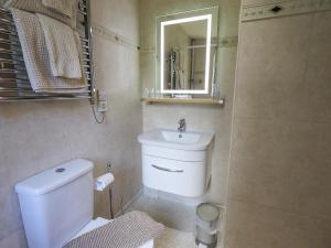 Et badeværelse på Stonegarth Cottage + 16 billeder