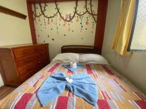 Rúm í herbergi á Andes Hostal