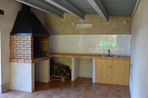 A kitchen or kitchenette at Mas de Bruquet
