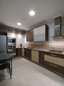 Kuchyň nebo kuchyňský kout v ubytování Casa planta baja en Gador