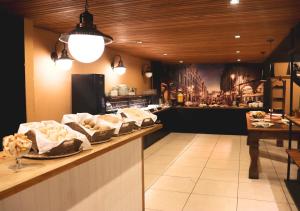 Comida no hotel ou em algum lugar perto