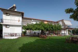 Vonkajšia záhrada v ubytovaní Marilena Apartments Anastasiou