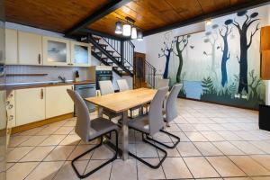 Kuchyň nebo kuchyňský kout v ubytování Emerald River Apartment