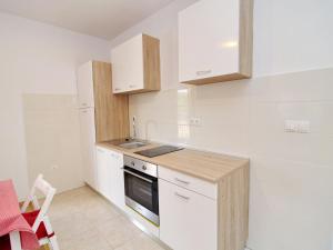 Φωτογραφία από το άλμπουμ του Apartments Nodilo - One Bedroom Apartment with Balcony and Sea View Apt 1 σε Goveđari