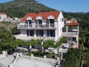 Üldine mäevaade või majutusasutusest Apartment Kola with balcony pildistatud vaade