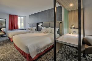 Postel nebo postele na pokoji v ubytování SpringHill Suites Durango