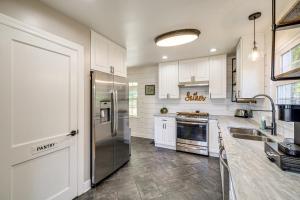 Gallery image of Walk to Radford University Home with Fire Pit! in Radford +18 photos