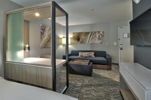 Postel nebo postele na pokoji v ubytování SpringHill Suites Durango
