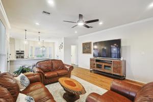 TV/trung tâm giải trí tại Vista Valley Vacay 5-BD w Pool & Cinema