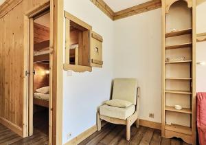 Posteľ alebo postele v izbe v ubytovaní Résidence Le Bec Rouge - Appartement de charme 3 pièces 8 personnes à Tignes ski aux pieds et proche des commerces dans le quartier du Lac MAE-1993