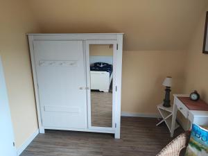 a room with a door leading to a bedroom at Ferienhaus Fehlhaber in Borkum
