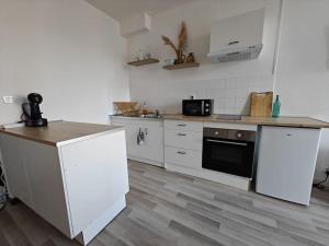 Photo de la galerie de l'établissement Le Duplex du Centre - Idéal pour un séjour détente !, à Saint-Savinien